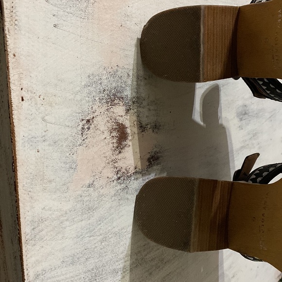 Very Volatile Dark Grey 3in chunky heel with White stitching Size 6 - Picture 5 of 11